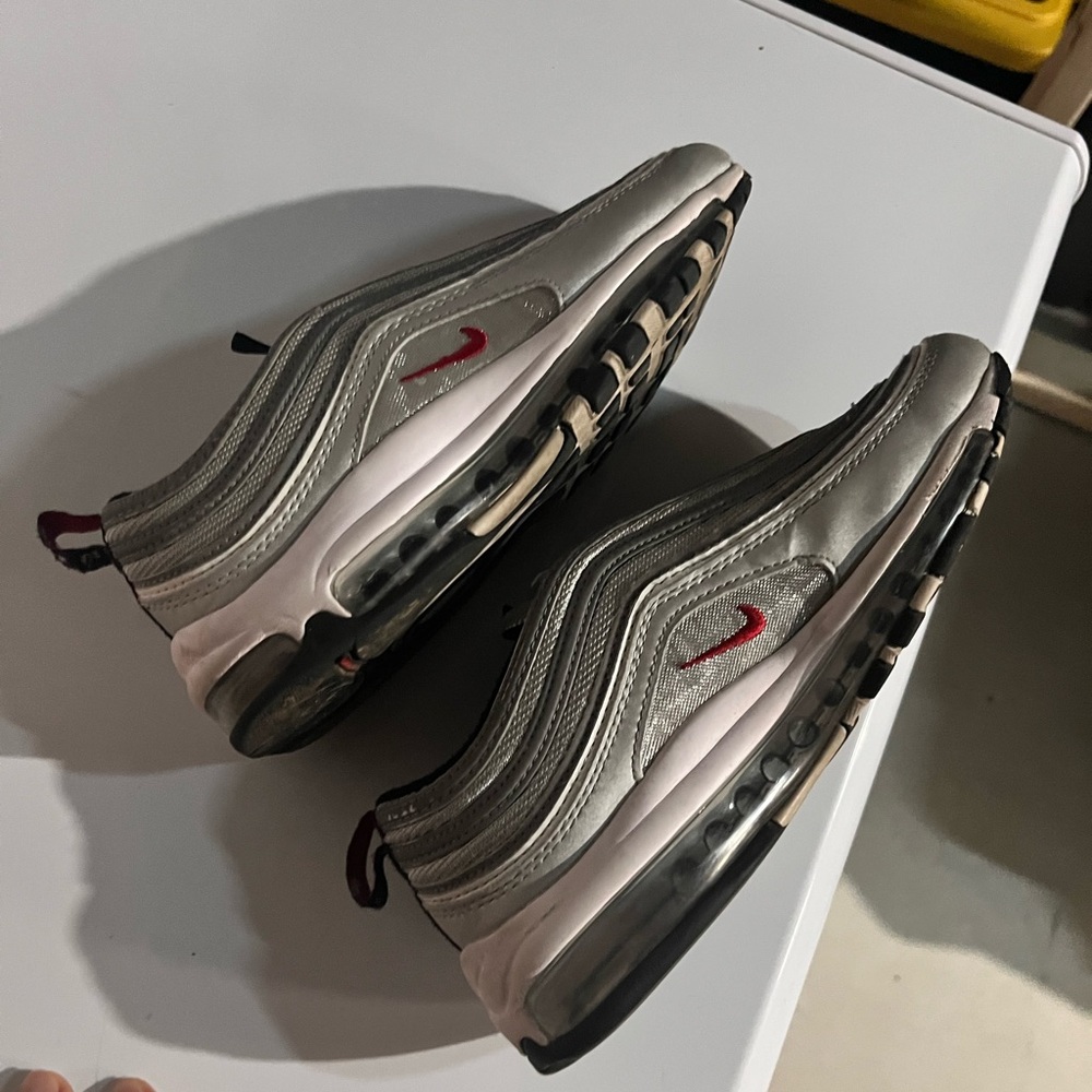 Nike Men's Air Max 97 Metallic Silver Sneakers - Picture 3 of 6